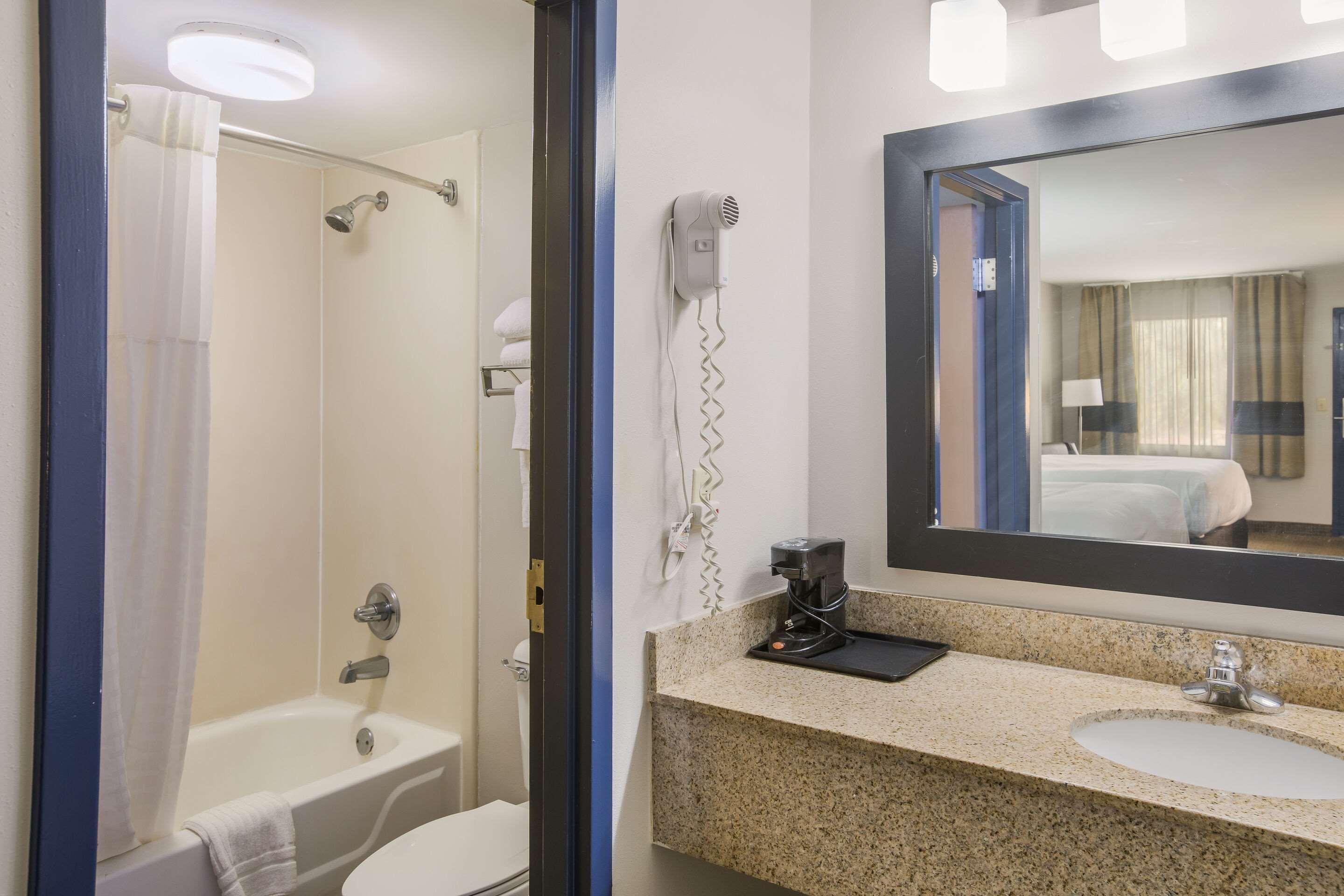 Hotel Clarion Pointe Forsyth I-75 Exterior foto