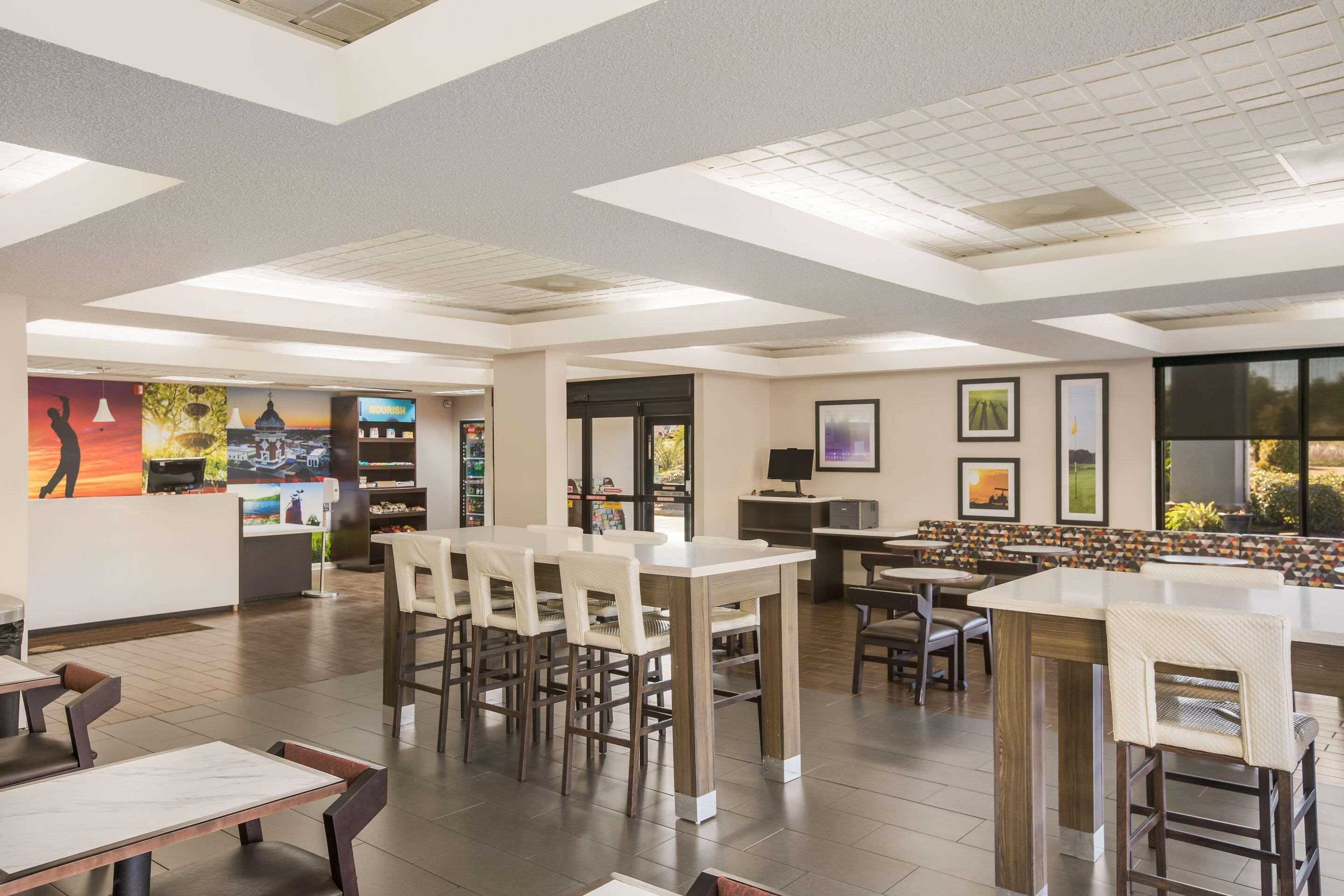 Hotel Clarion Pointe Forsyth I-75 Exterior foto